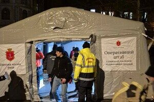 В Одессе БпЛА упал на дом: вспыхнул пожар (обновлено)
