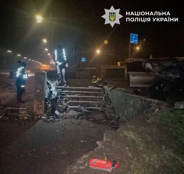Смертельна ДТП у&nbsp;Києві: 18-річний водій BMW влетів у&nbsp;підземний перехід (фото, відео)