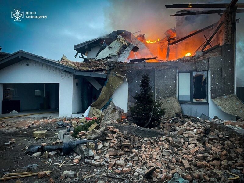 &laquo;Свідомий цинічний удар напередодні Різдва&raquo;: вночі росіяни запустили Україною понад 600 дронів і&nbsp;десятки ракет (фото)