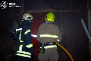 В Одесском районе горел склад: огонь охватил большую площадь