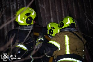 В Одесском районе горел склад: огонь охватил большую площадь