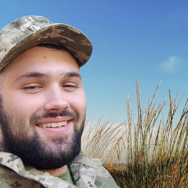 &laquo;Сам зголосився переносити боєкомплекти, від вибухів яких полягли&nbsp;б ми&nbsp;всі&raquo;: 23-річний воїн врятував побратимів ціною власного життя