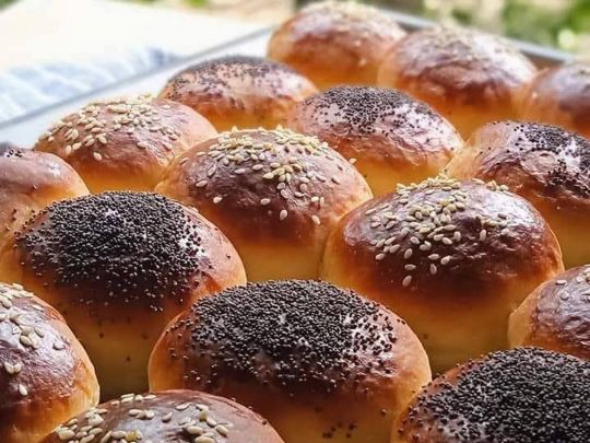 Ванільні булочки з&nbsp;маком та&nbsp;кунжутом: солодка магія смаку