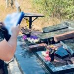 В Одессе вандал повредил более 80 памятников на кладбище: как его наказал суд
