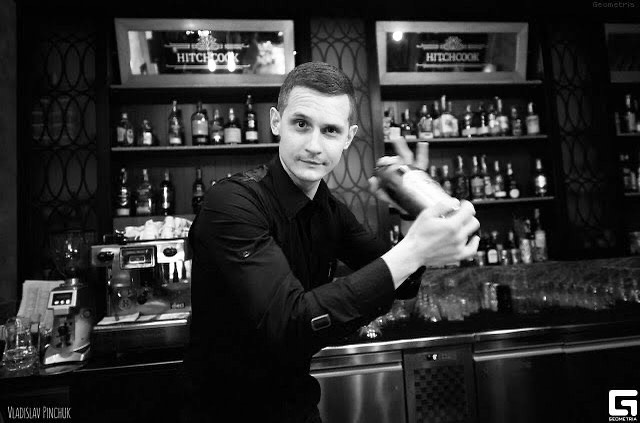 &laquo;Потемніло в&nbsp;очах, всі кричать, я&nbsp;хотів вже прощатися з&nbsp;життям&raquo;: історія бармена, який став штурмовиком