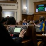 «Монобільшість почила у бозі»: ЗМІ про колапс парламенту, який ніхто не хоче визнавати