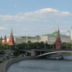 москва гальмує процес: у кремлі заявили про зупинку тристоронніх переговорів