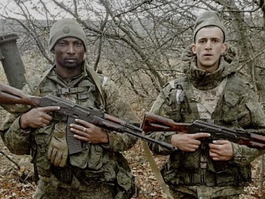 Обіцяли роботу, відправили в&nbsp;окопи: Гана намагається врятувати своїх людей з&nbsp;російської армії