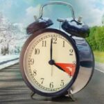 Україна переходить на літній час: чому стрілки годинника переводять саме вночі