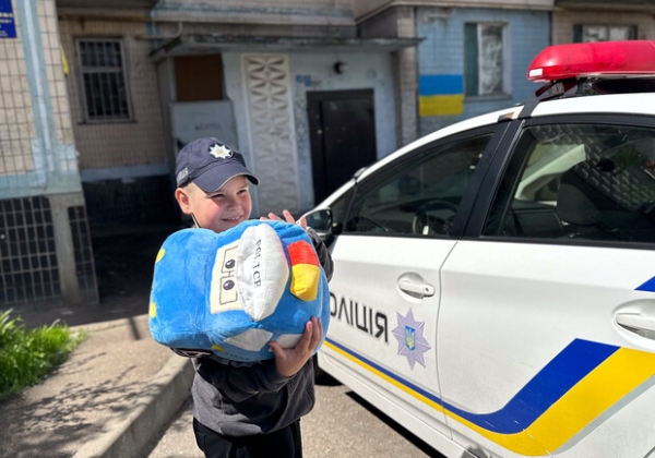 В Одессе мальчик из-за обстрела остался без мамы и потерял дом: ребенку помогает полиция