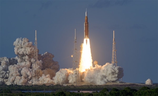 Ракета НАСА Artemis II стартовала к Луне