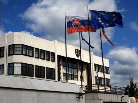 Словаччина погрожує заблокувати нові санкції проти росії, але підтримує кредит Україні