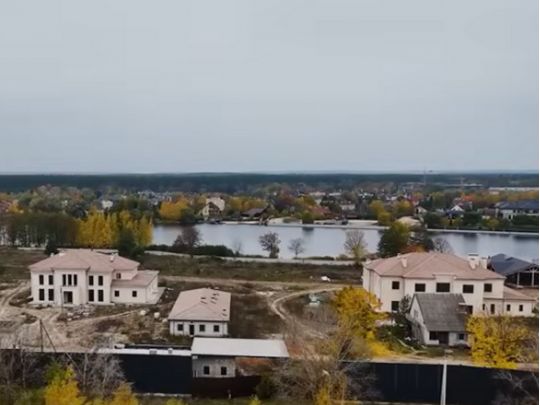 Під Києвом будували &laquo;рай для обраних&raquo;: НАБУ і&nbsp;САП оголосило нові підозри у&nbsp;масштабній корупції
