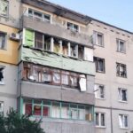 Пошкоджені будинки, ліцей та АЗС, є поранені: росія продовжує масовані удари (фото)