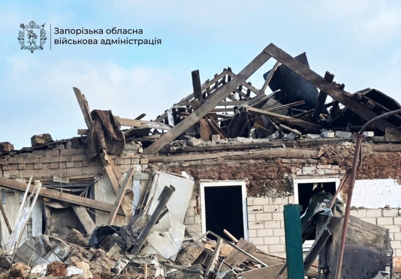 Пошкоджені будинки, ліцей та&nbsp;АЗС, є&nbsp;поранені: росія продовжує масовані удари (фото)