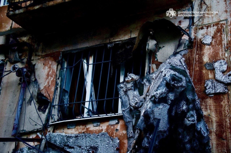 У&nbsp;Дніпрі горіли автомобілі та&nbsp;багатоквартирні будинки після нічного удару росіян (фото відео)
