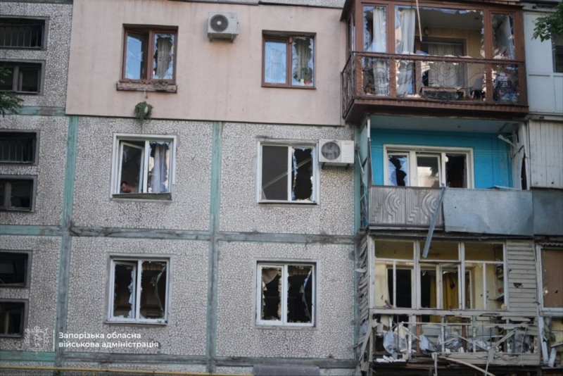 Багатоквартирні будинки пошкоджено у Запоріжжі після атаки росіян: є поранені (фото)