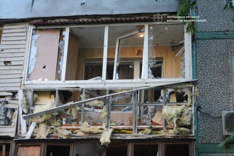 Багатоквартирні будинки пошкоджено у Запоріжжі після атаки росіян: є поранені (фото)