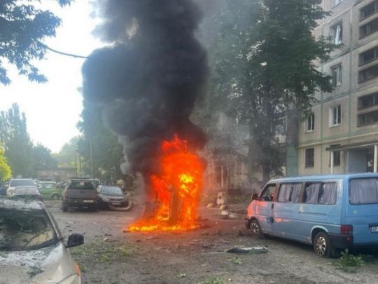 Багатоквартирні будинки пошкоджено у Запоріжжі після атаки росіян: є поранені (фото)