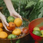 Чи треба мити фрукти в оцті: експертка розвіяла всі сумніви
