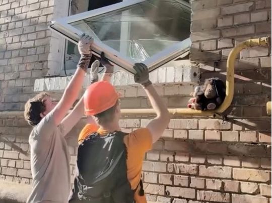 «Після влучання „Шахеда“ з-під завалів ми витягли десь 15 собак і котів»: волонтери спільноти «Київські кажани» допомагають постраждалим людям