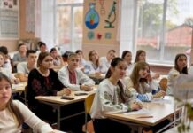 Шкільна реформа в Україні: МОН пояснило, чому скорочують 10−12 класи